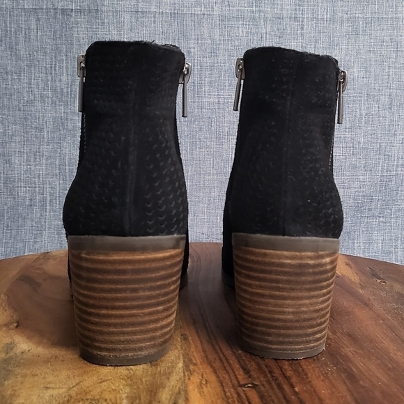 LUCKY BRAND Pagira Perforated Suede Ankle Boot Black Women's 8.5 - Picture 3 of 9